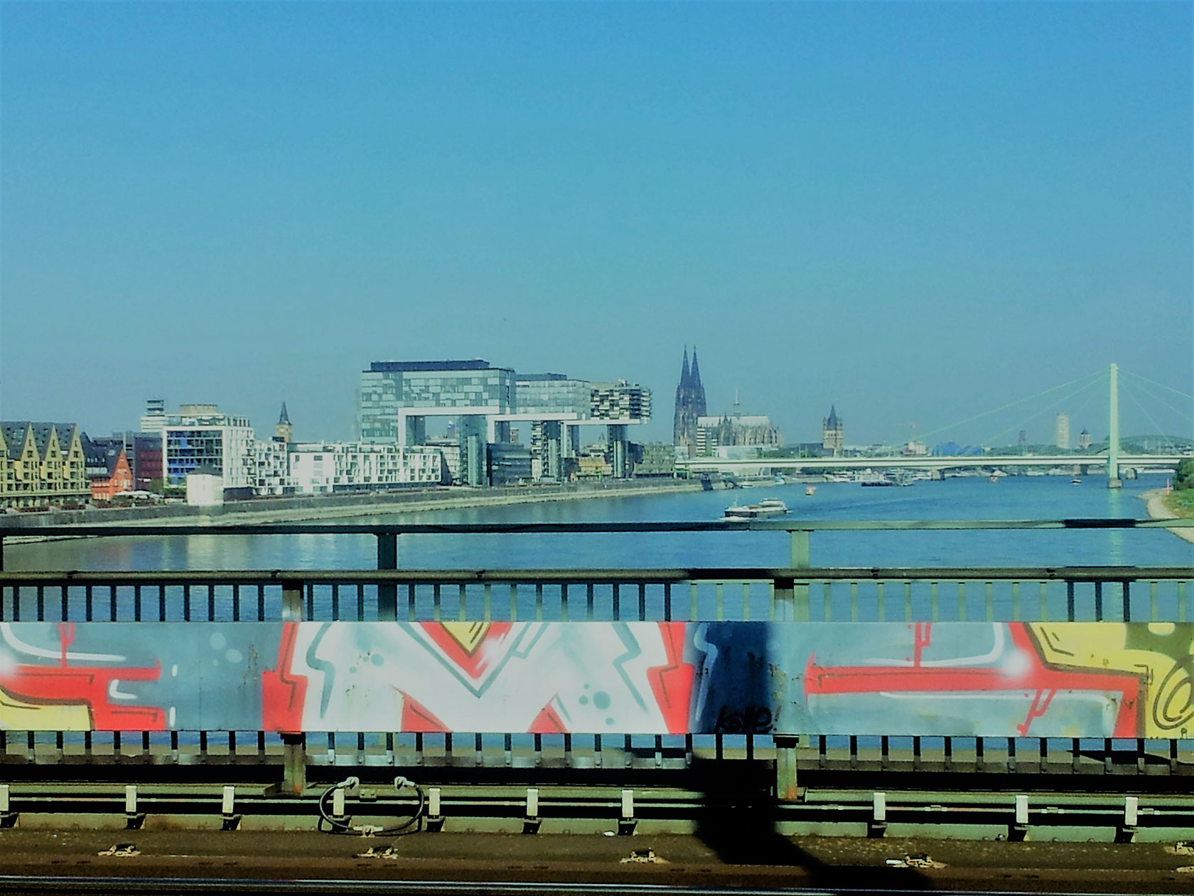 Panorama Rhein von Brücke aus